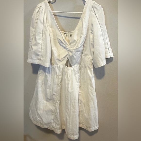 NWT Abercrombie & Fitch white mini dress with cutout detail Size L coastal - Picture 2 of 6
